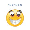 Smile Aufkleber – Lachend mit großen Augen und Wimpern (10 x 10 cm)