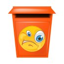 Skeptisch mit einem Auge guckend – Wetterfester Smile Aufkleber